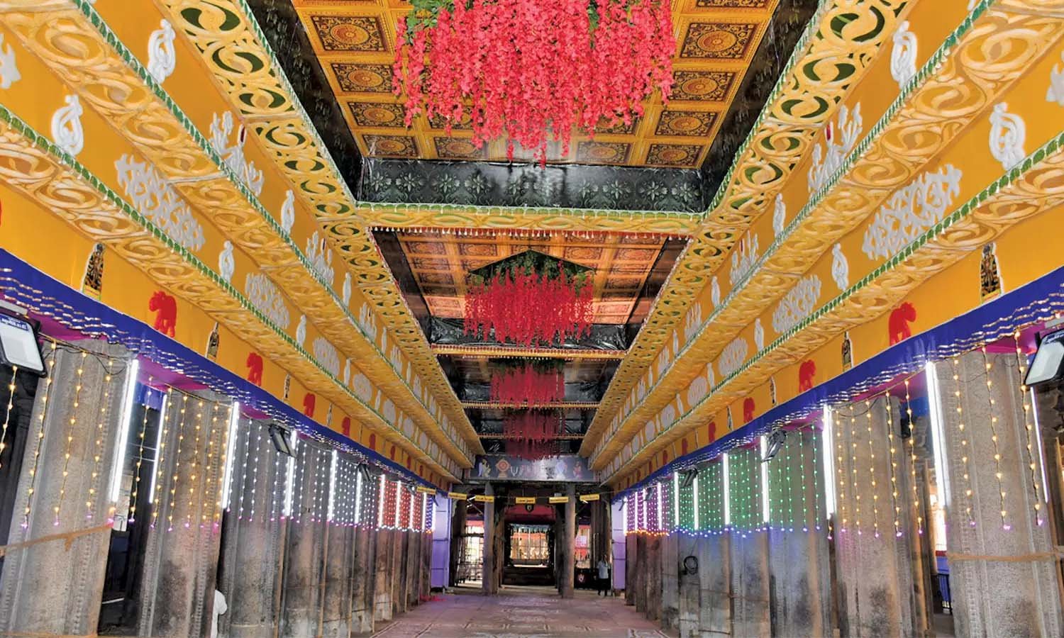 வைகுண்ட ஏகாதசி - மின்னொளி அலங்காரத்தில் ஸ்ரீரங்கம் கோவில் வளாகம்