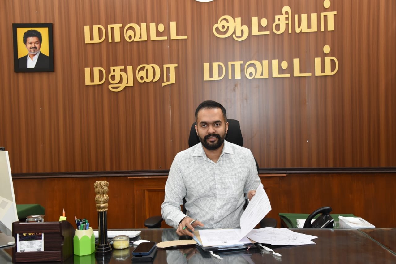 செய்தித்தாள்களை அதிகம் படித்து முதல் முயற்சியிலேயே ஐஏஎஸ்! மதுரையின் புதிய ஆட்சியராக பொறுப்பேற்றுக்கொண்ட ஆகாஷ் ஐ.ஏ.எஸ்.,