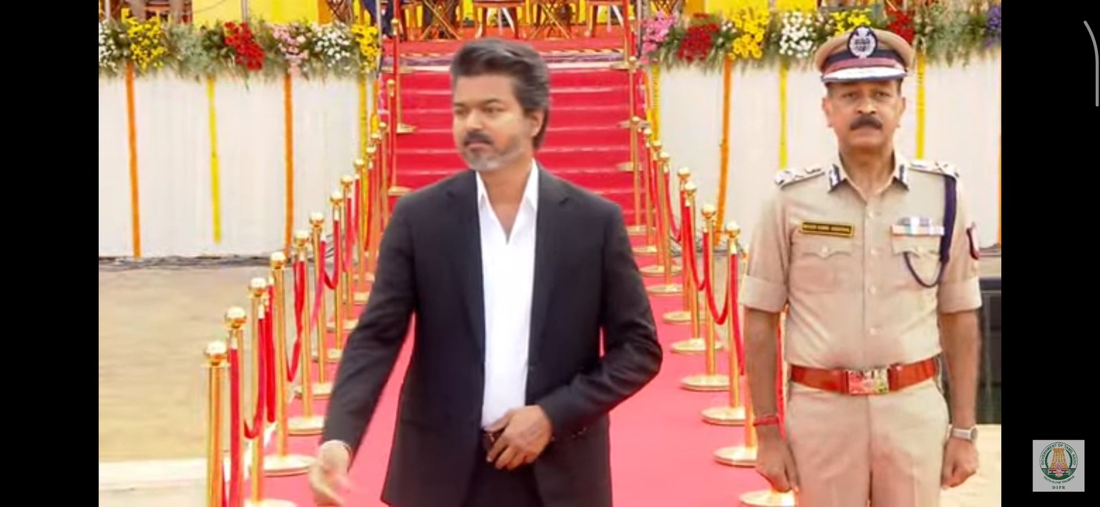மாண்புமிகு தமிழ்நாடு முதலமைச்சர் திரு. ச. ஜோசப் விஜய் அவர்கள்  சென்னை, எழும்பூர், ராஜரத்தினம் விளையாட்டு அரங்கில் நடைபெறும் அரசு விழாவில்  தமிழ்நாடு காவல் துறையின் 'சிங்கப்பெண் சிறப்பு அதிரடிப்படை' தொடங்கி வைத்து தலைமையுரை ஆற்றுகிறார்கள்