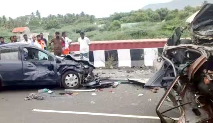 மேலூர் அருகே பாலத்தில் கார் மோதி குழந்தை உள்பட 5 பேர் பலி