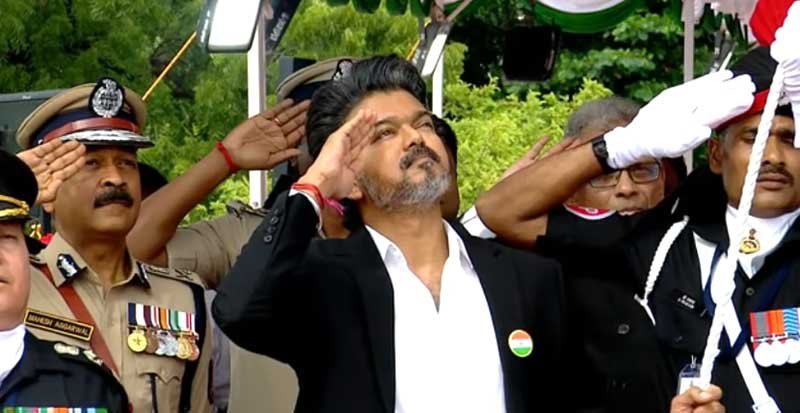 தமிழக அரசு மக்கள் நலனை முக்கியமாக கொண்டு செயல்பட்டு வருகிறது: சுதந்திர தின விழாவில் முதல்வர் விஜய் பேச்சு