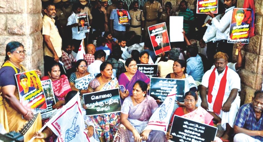 மாணவர் தமிழ்ச்செல்வன் மரண வழக்கு:  நீதி கோரி மதுரை ஆட்சியர் அலுவலகத்தை முற்றுகையிட்ட அமைப்பினர் குண்டுக்கட்டாக கைது